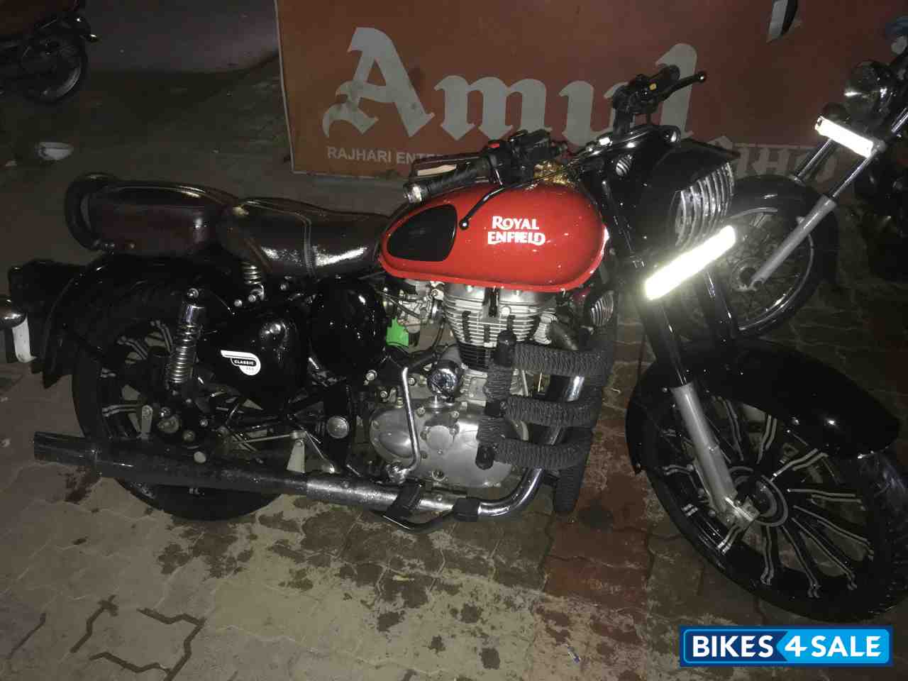 Red Royal Enfield Classic 350 Redditch Red