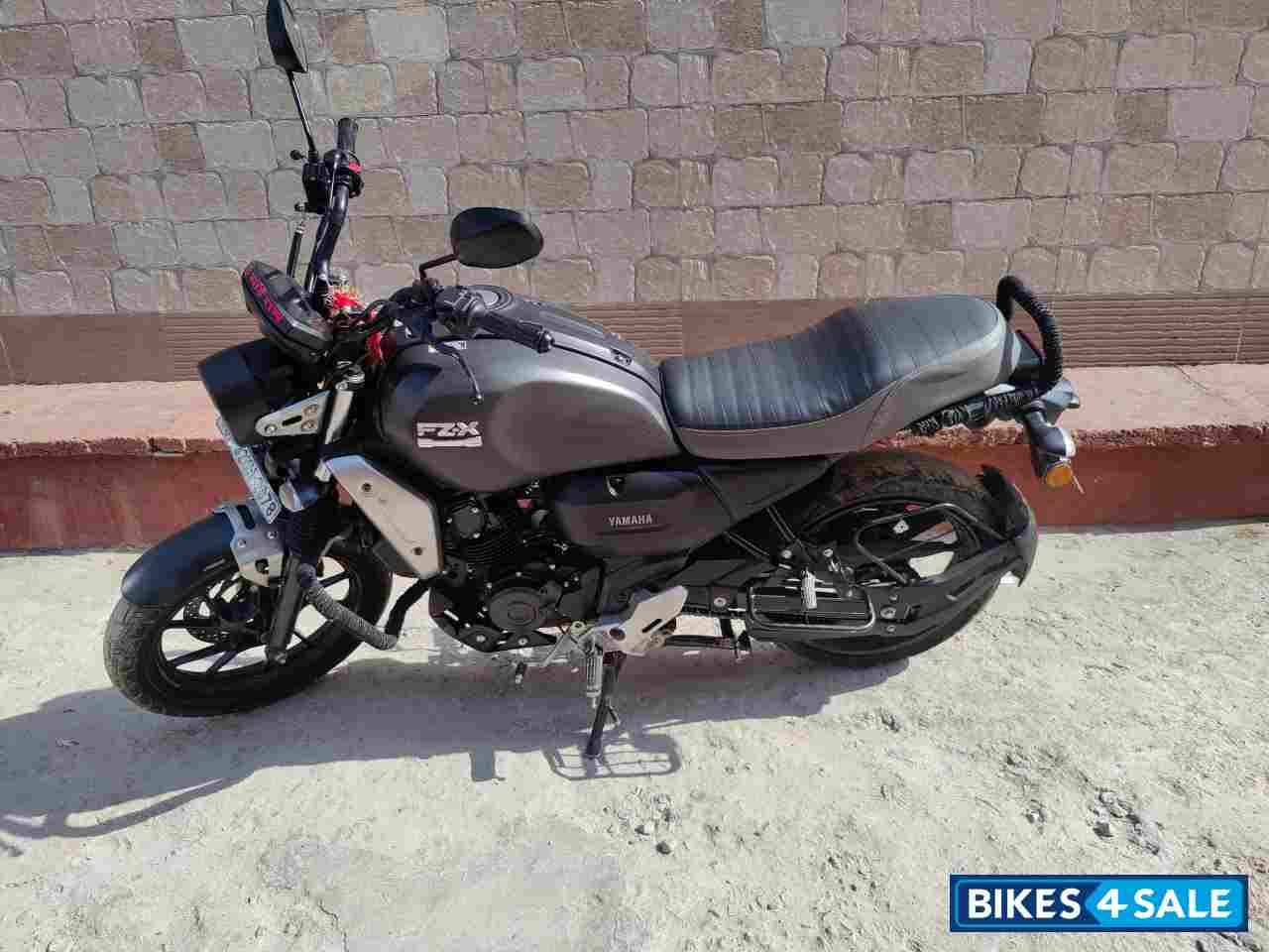 Metal Black Yamaha FZ-X