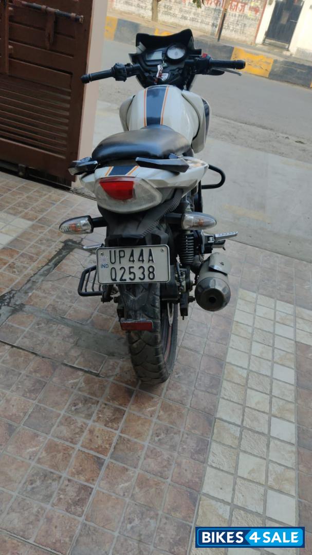 White TVS Apache RTR 160