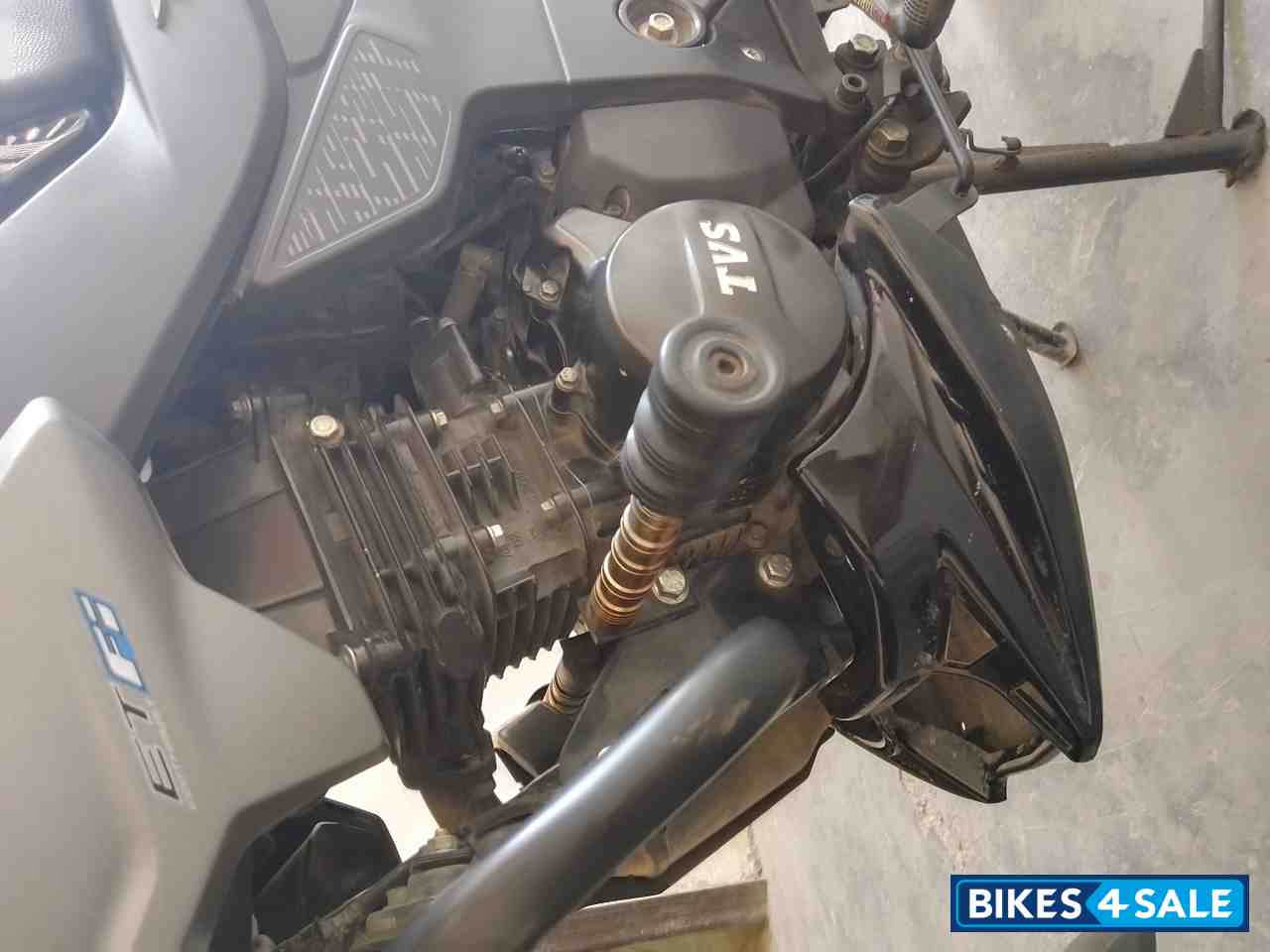 Black TVS Raider 125