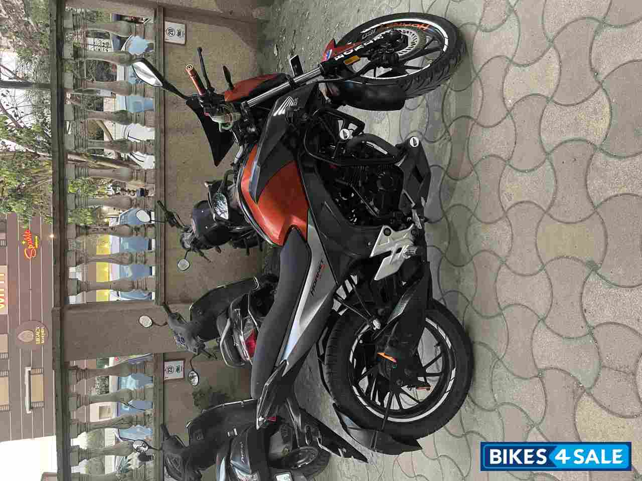 Orange Honda CB Hornet 160R