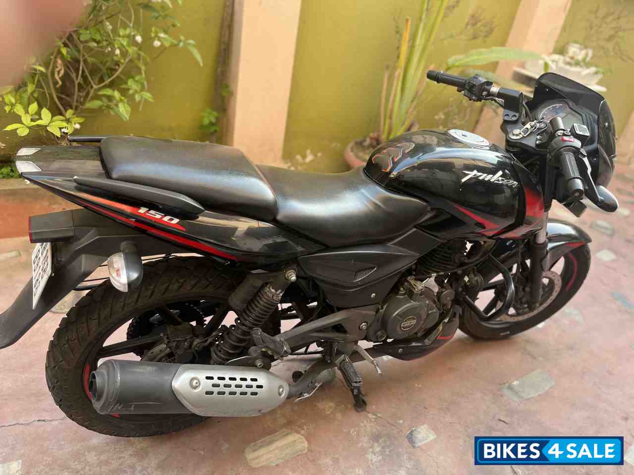 Black Bajaj Pulsar 150 Twin Disc BS6 Black Bajaj Pulsar 150 Twin Disc BS6