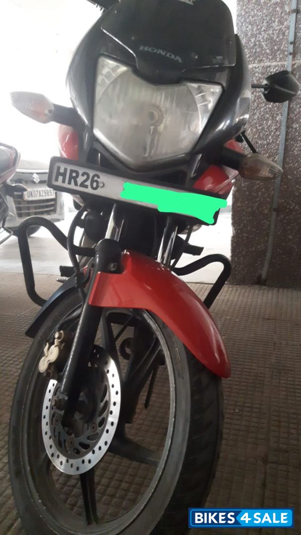 Red Honda CBF Stunner