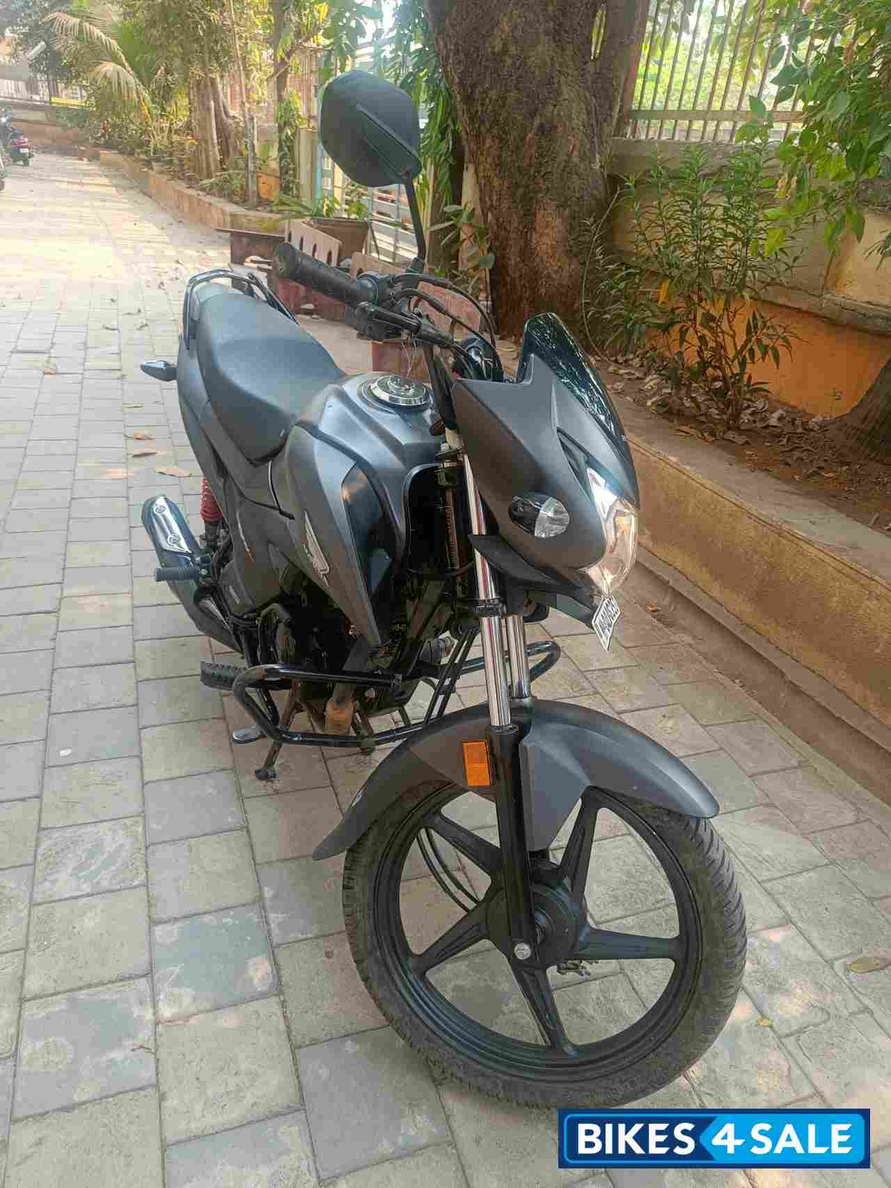 Gray Honda Livo BS6
