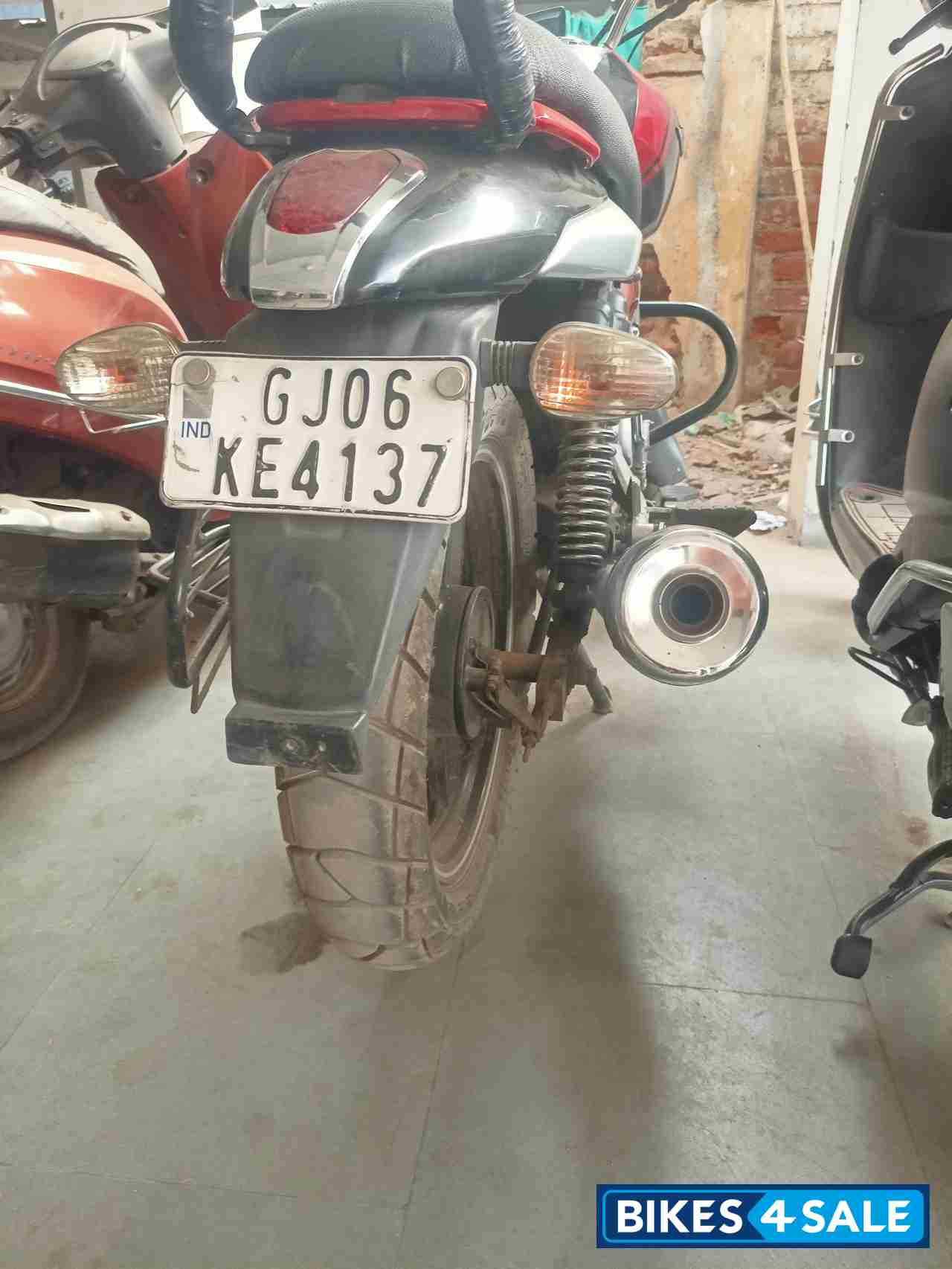 Red Bajaj V15