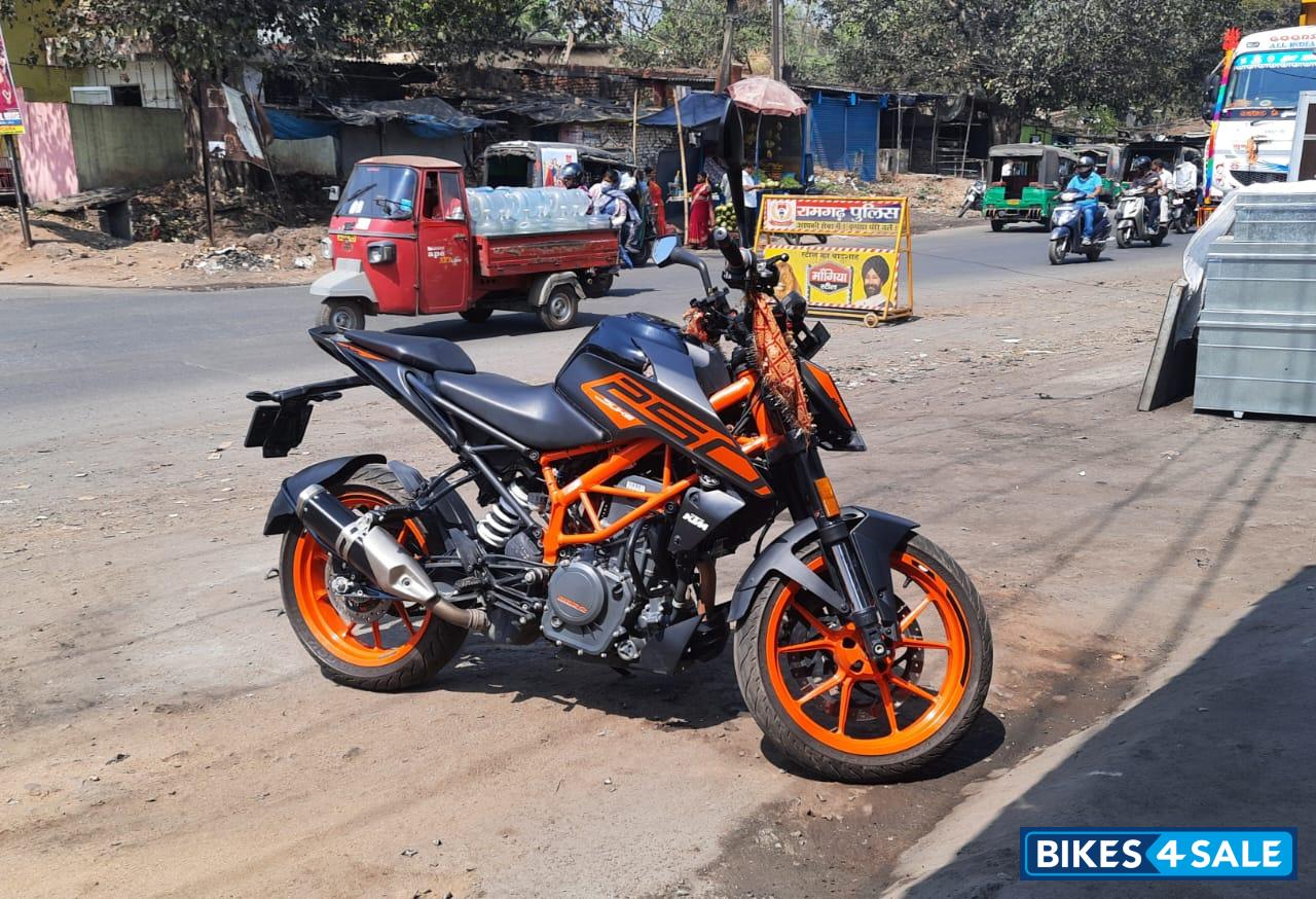 Black & Orange KTM Duke 250