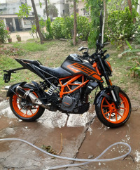 Black & Orange KTM Duke 250