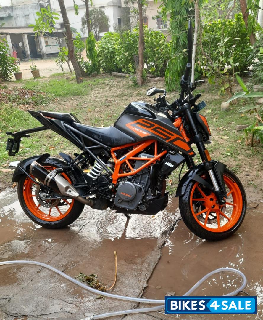 Black & Orange KTM Duke 250
