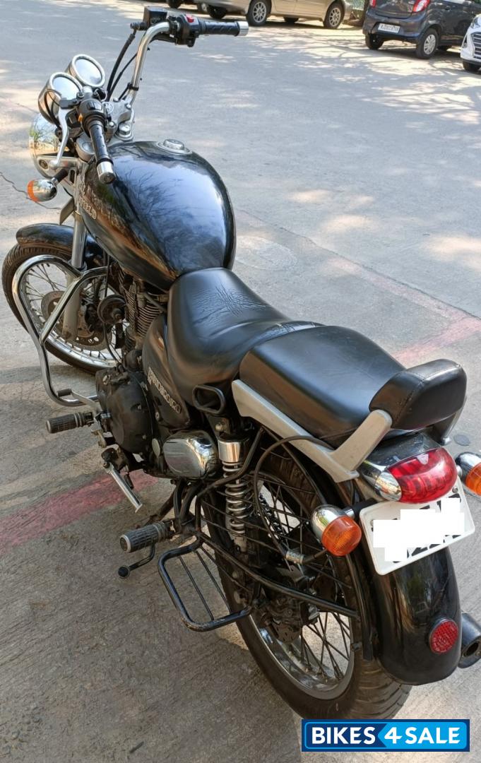 Black Royal Enfield Thunderbird TwinSpark 350