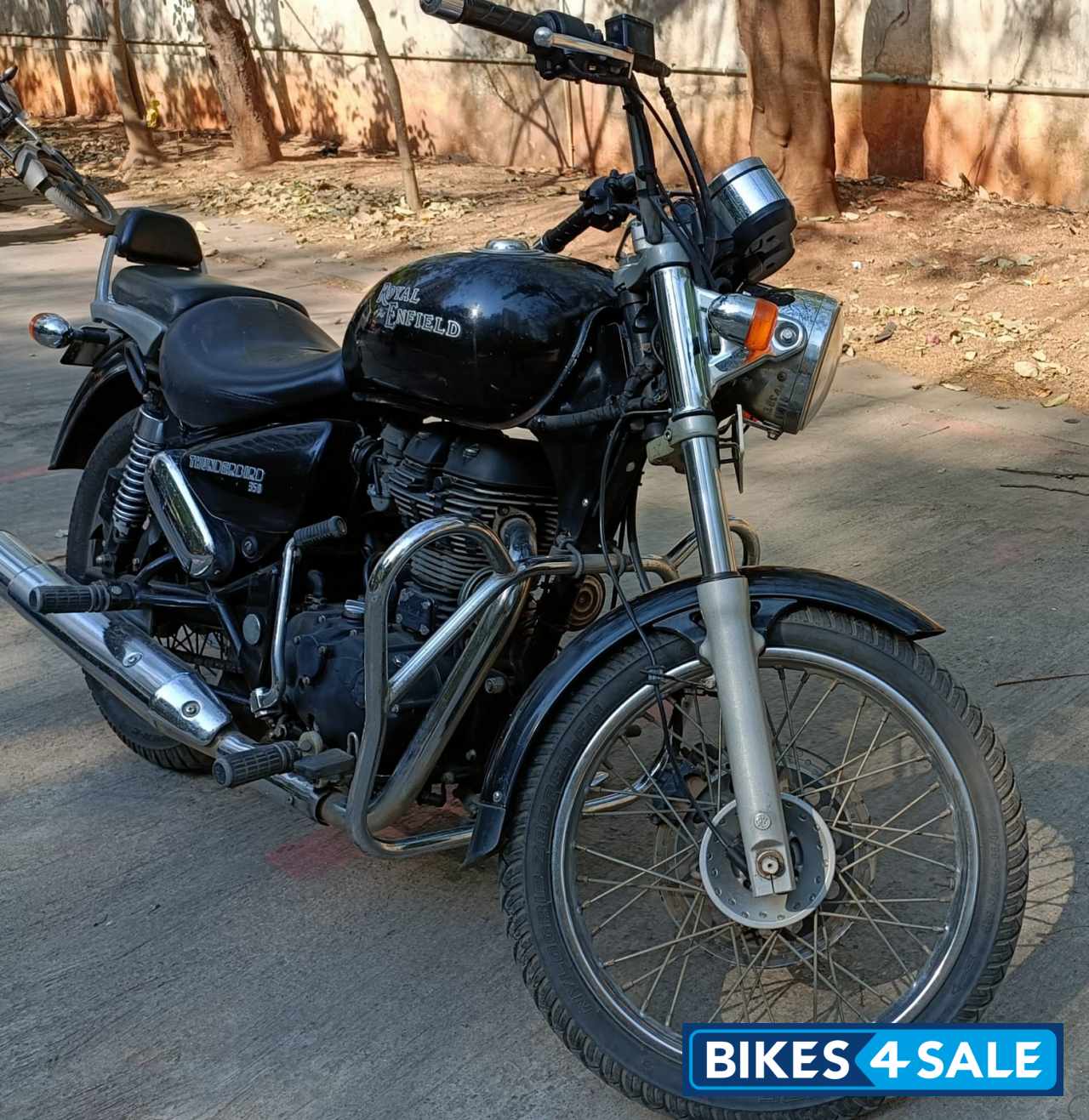 Black Royal Enfield Thunderbird TwinSpark 350