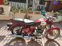 Maroon Royal Enfield Classic 500