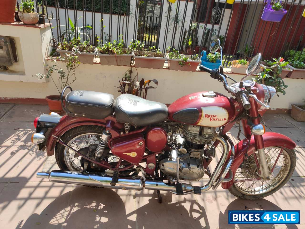 Maroon Royal Enfield Classic 500 Maroon Royal Enfield Classic 500