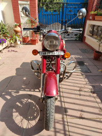 Maroon Royal Enfield Classic 500