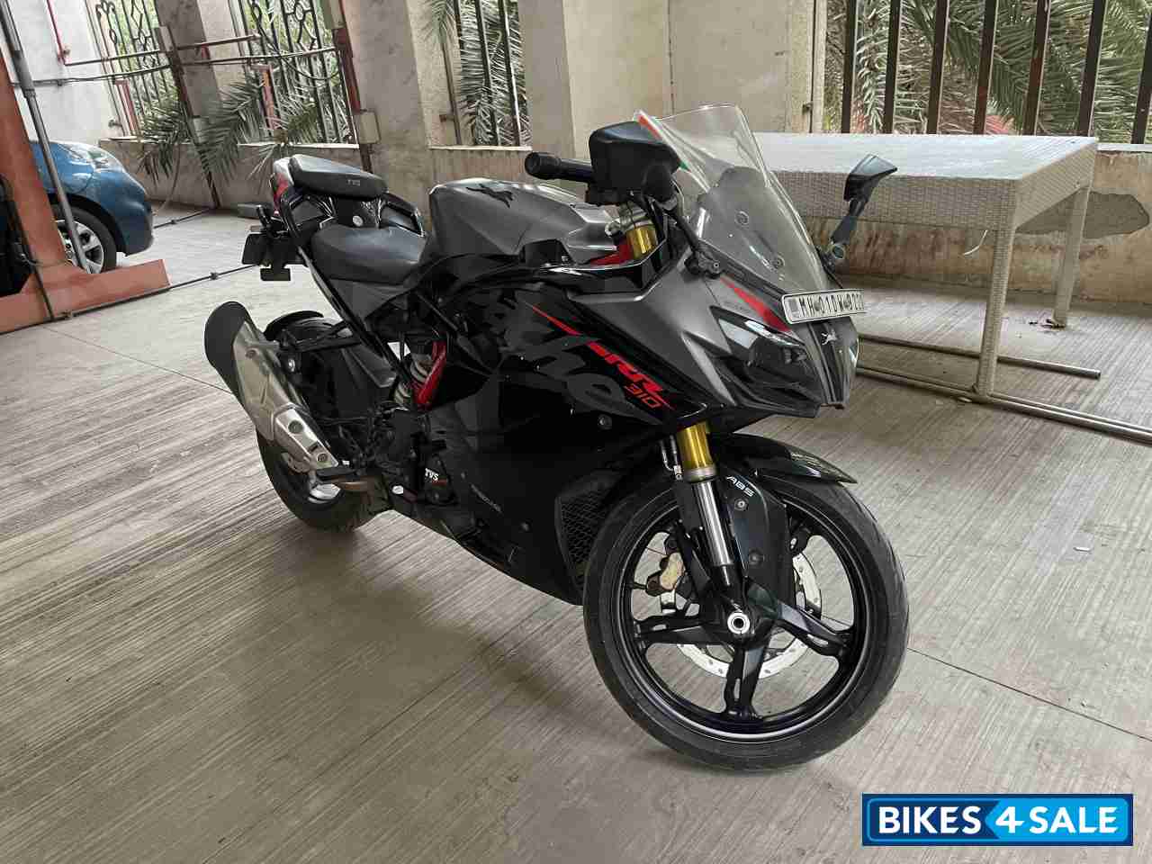Black TVS Apache RR 310 2020