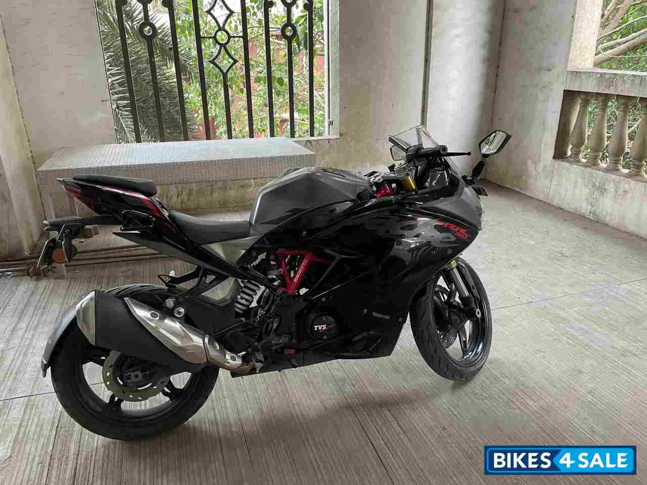 Black TVS Apache RR 310 2020