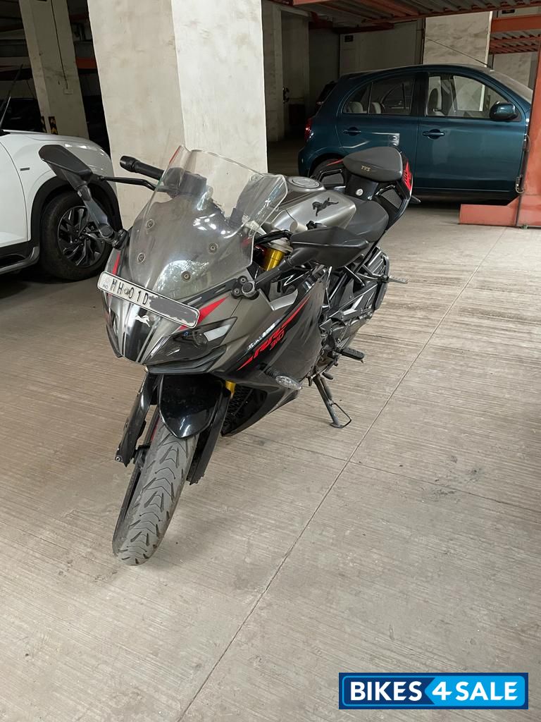Black TVS Apache RR 310 2020