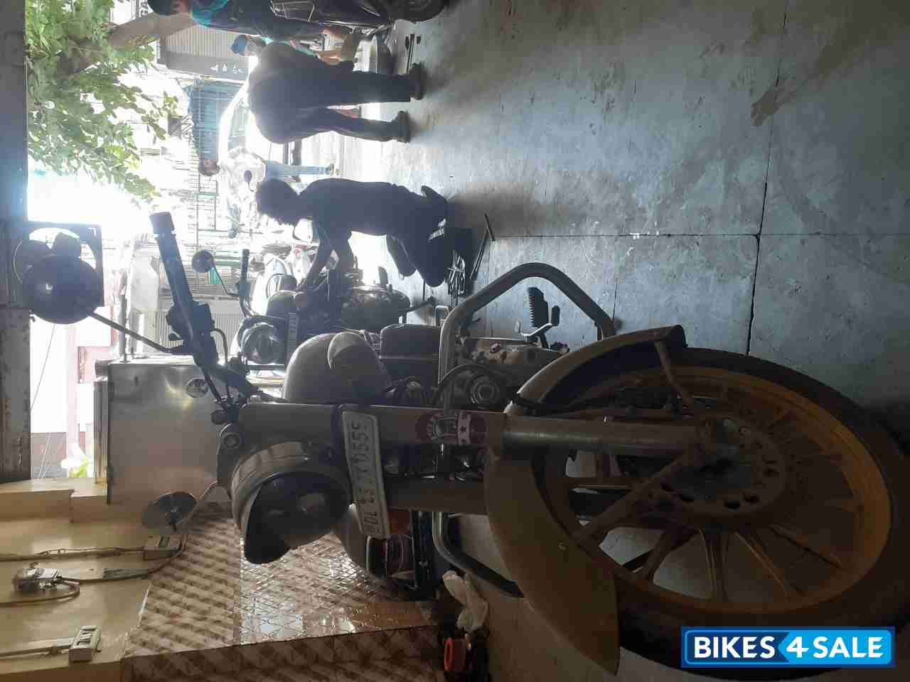 Desert Royal Enfield Classic Desert Storm