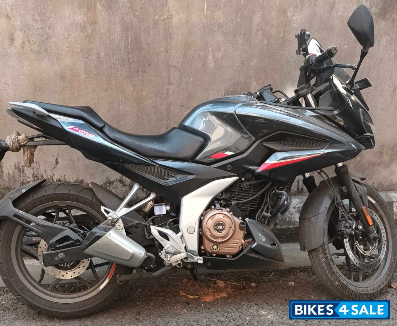 Metalic Black Bajaj Pulsar F250