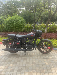 Black Royal Enfield Classic Stealth Black