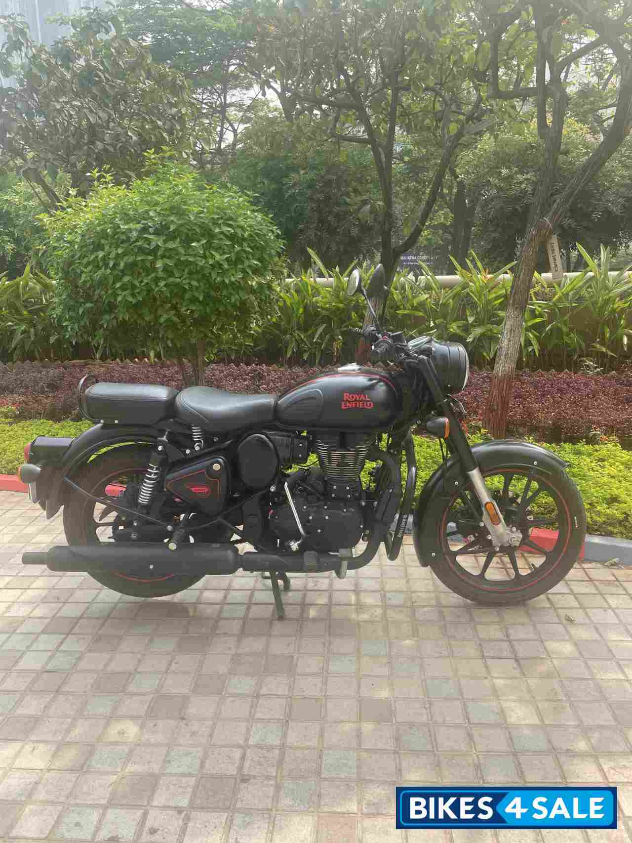 Black Royal Enfield Classic Stealth Black