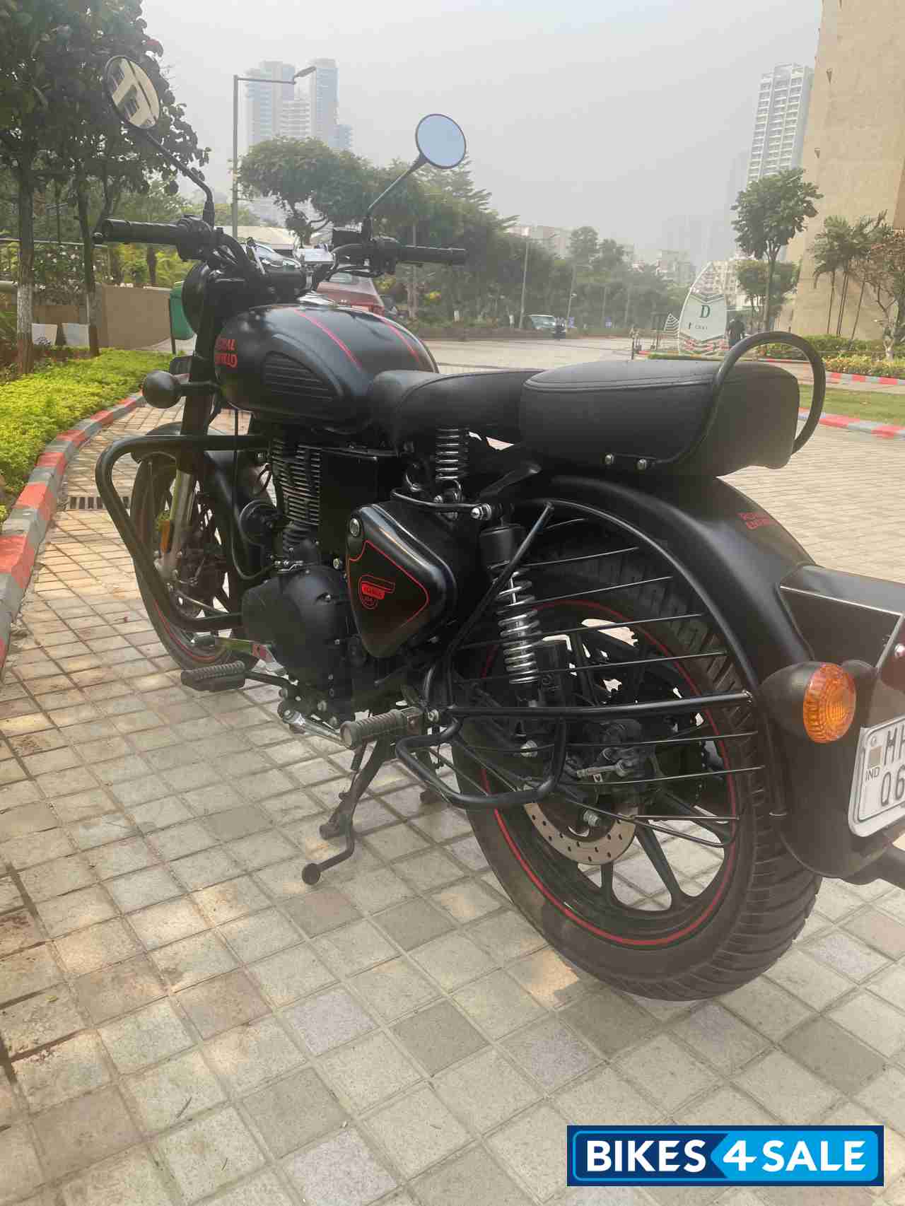 Black Royal Enfield Classic Stealth Black