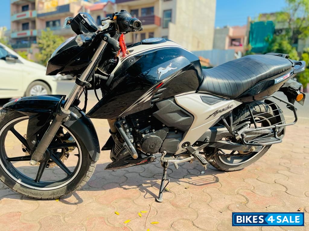 TVS Apache RTR 160 4V BS6