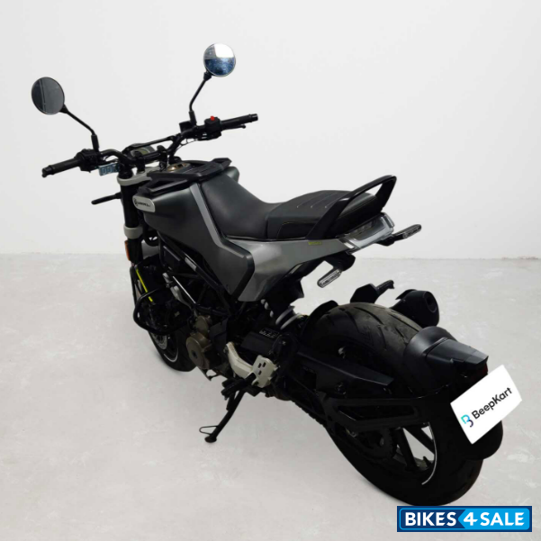 Husqvarna Svartpilen 250