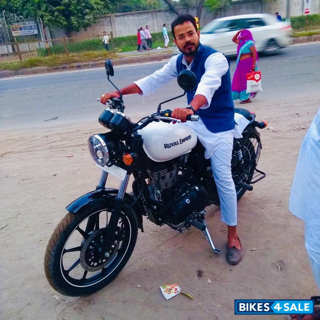 White Royal Enfield Thunderbird X 350