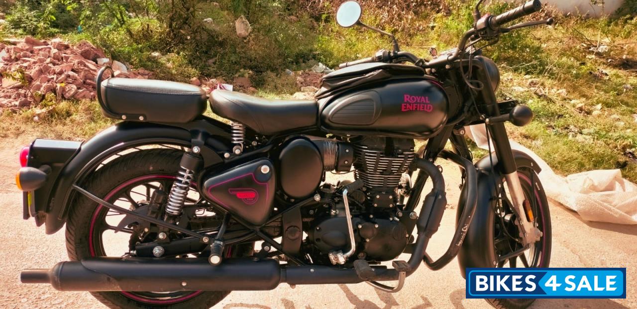 Stealth Black Royal Enfield Classic 350
