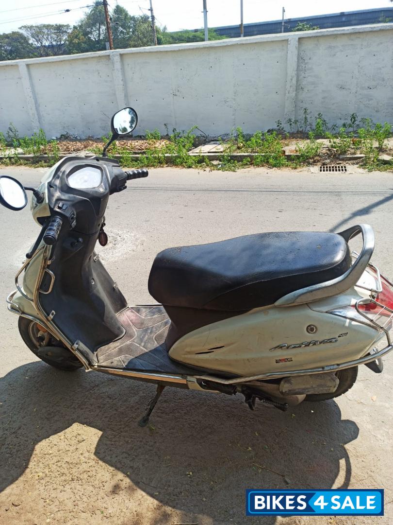 White Honda Activa 4G