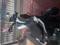 White Yamaha FZS 25