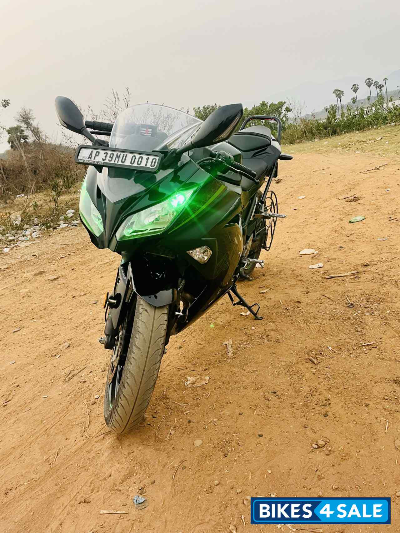 Ebony Kawasaki Ninja 300 BS6 2022