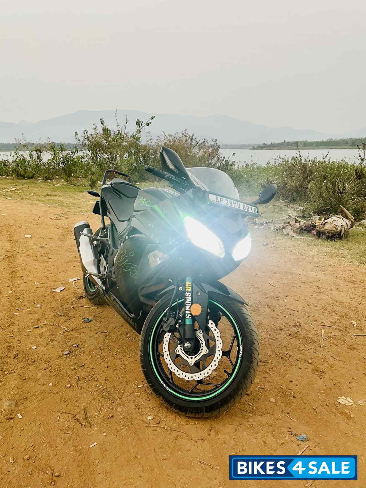 Ebony Kawasaki Ninja 300 BS6 2022