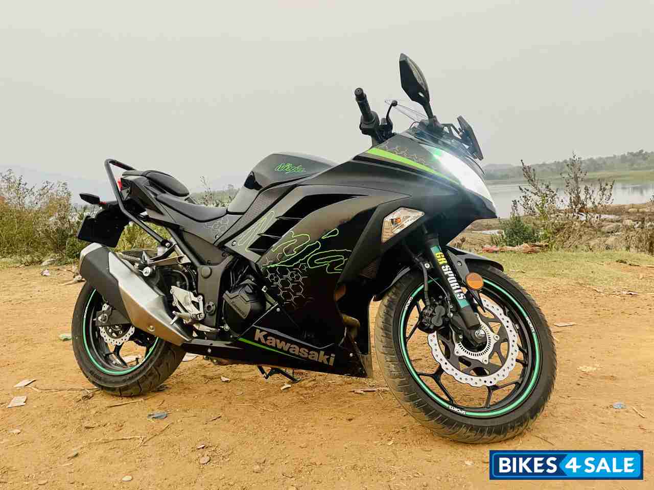 Ebony Kawasaki Ninja 300 BS6 2022