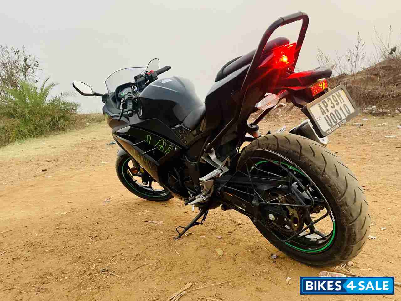 Ebony Kawasaki Ninja 300 BS6 2022