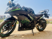 Ebony Kawasaki Ninja 300 BS6 2022