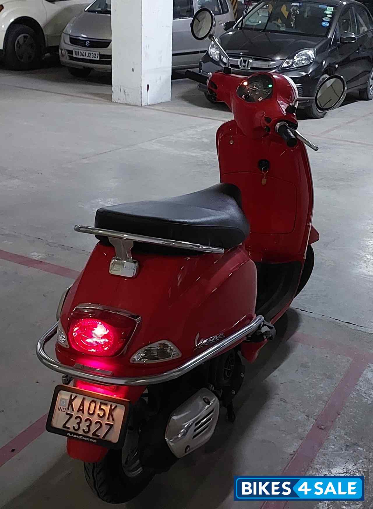 Red Vespa ZX 125 BS6 Red Vespa ZX 125 BS6