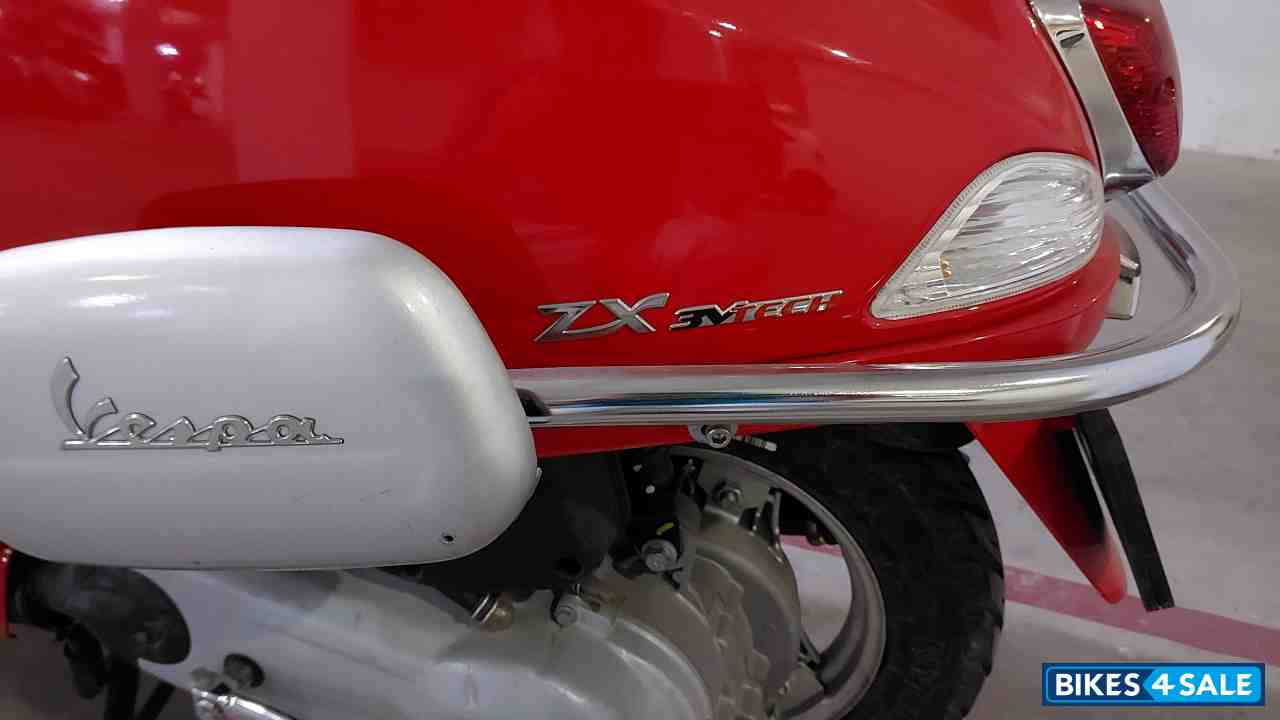 Red Vespa ZX 125 BS6 Red Vespa ZX 125 BS6