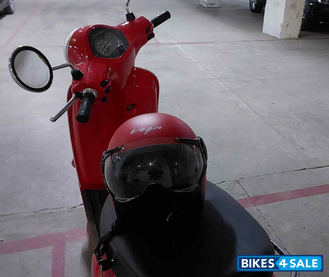 Red Vespa ZX 125 BS6 Red Vespa ZX 125 BS6