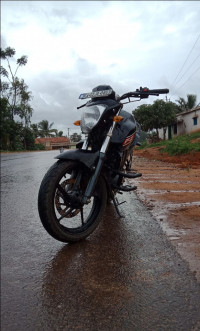 Black, Red Yamaha FZ16