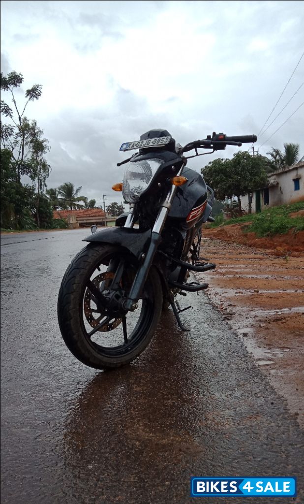 Black, Red Yamaha FZ16