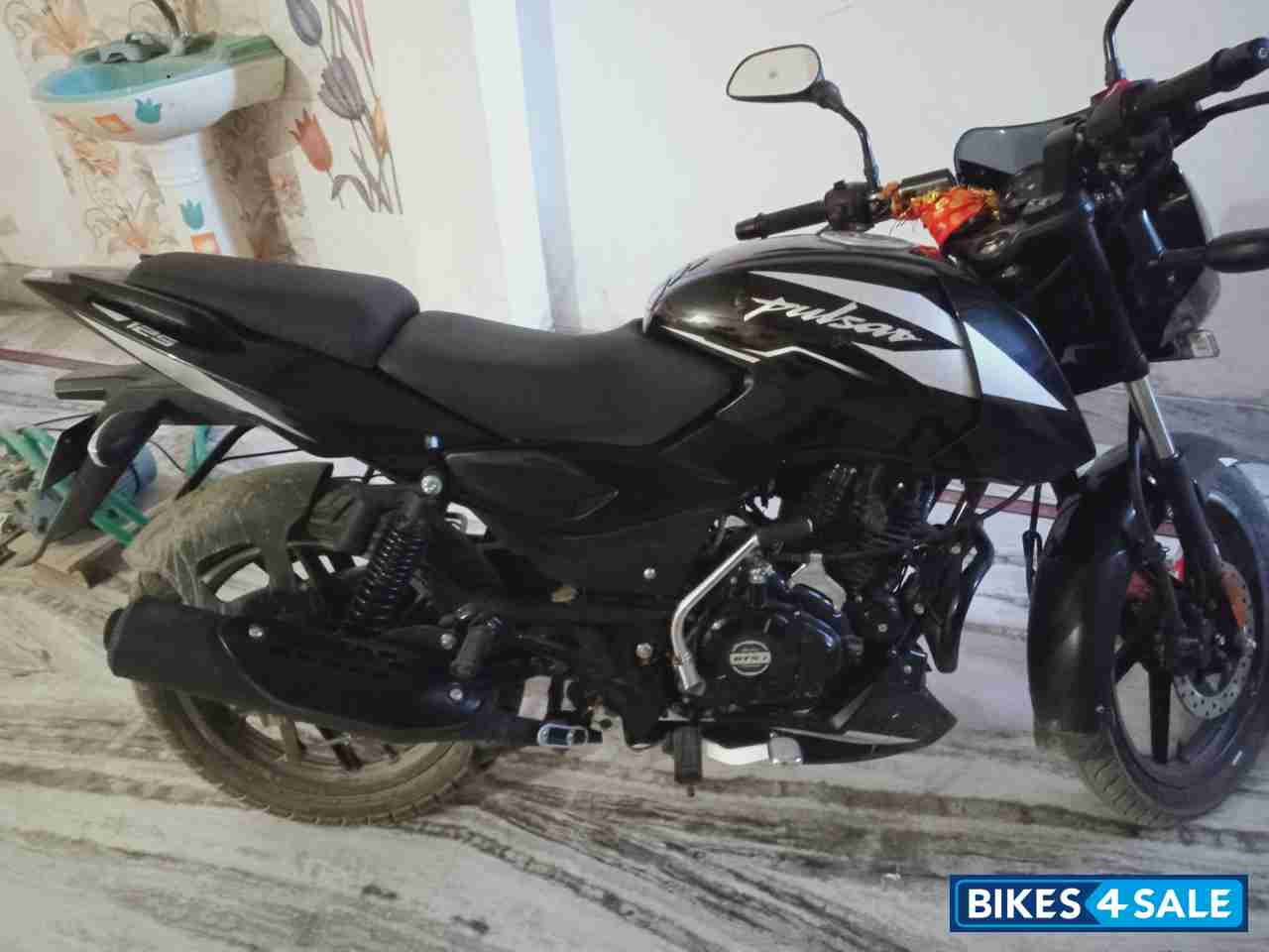 Bajaj Pulsar 125 Split Seat