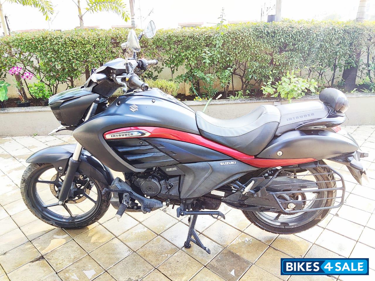 Red Black Suzuki Intruder 150