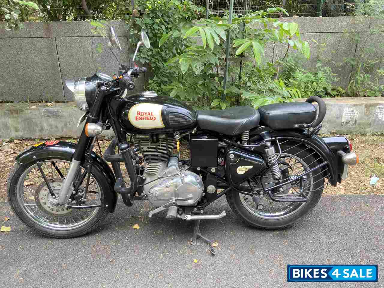 Black Royal Enfield Classic 350 Black Royal Enfield Classic 350