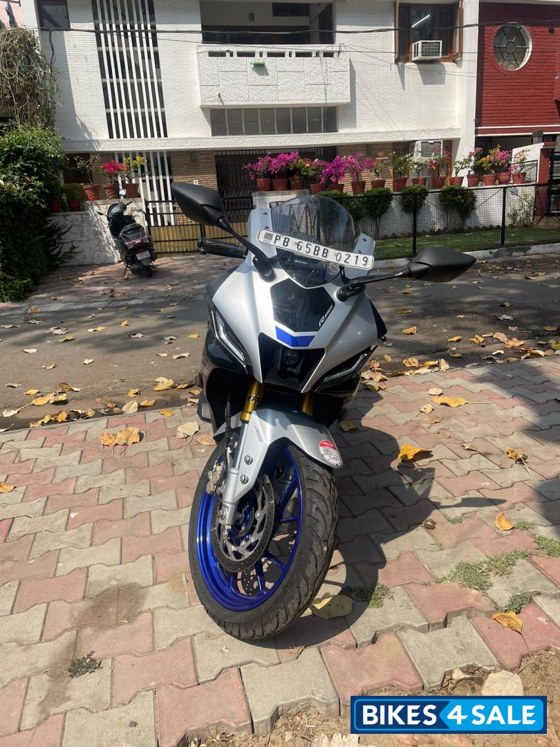 Grey Yamaha R15M