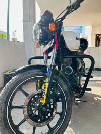 White Royal Enfield Thunderbird X 350