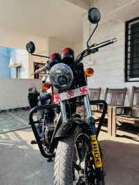 White Royal Enfield Thunderbird X 350