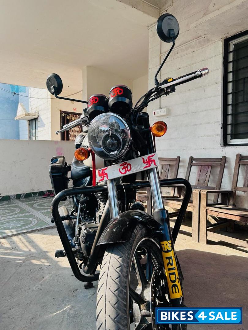 White Royal Enfield Thunderbird X 350