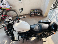 White Royal Enfield Thunderbird X 350