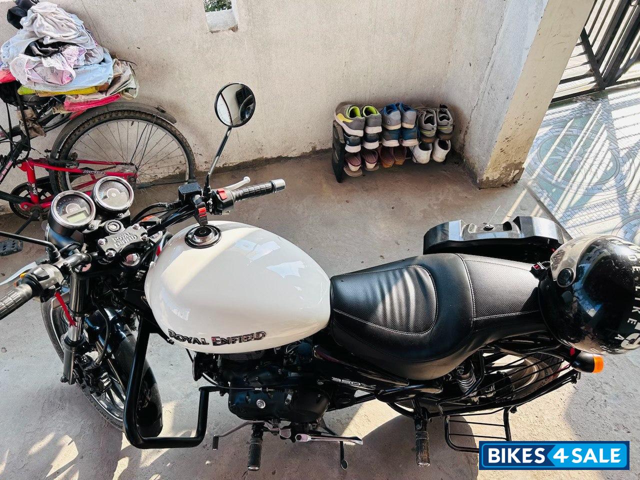 White Royal Enfield Thunderbird X 350